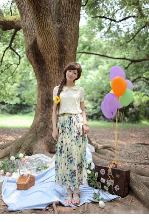 大辫子花裙姑娘美好野炊时光