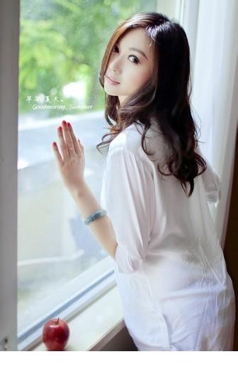 氧气早安少女唯美蓝色相片