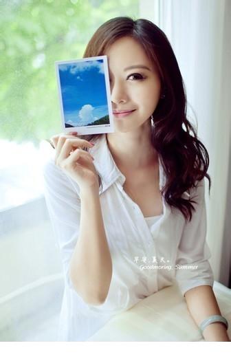 氧气早安少女唯美蓝色相片