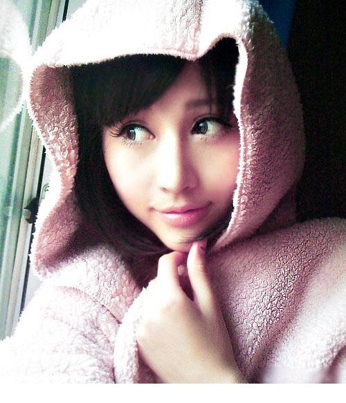 大眼睛女生青春甜美图片