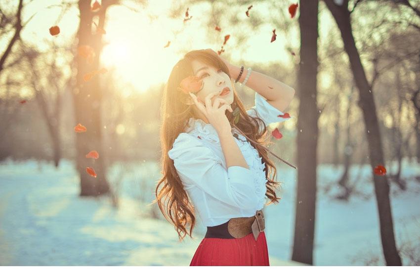 性感冷艳美女雪地冰雪玫瑰写真
