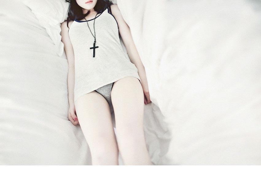 性感MM迷人床照私密诱惑