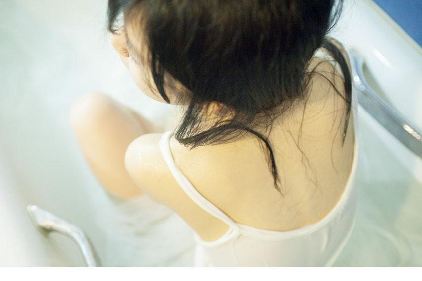清纯90后美女浴室湿身私房图片