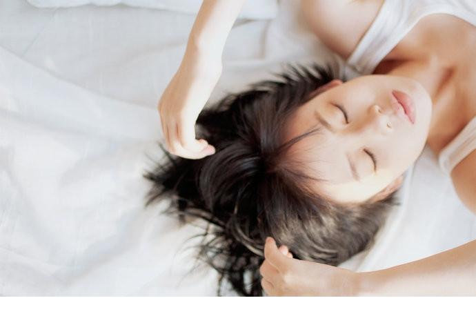 90后小女生清新小性感