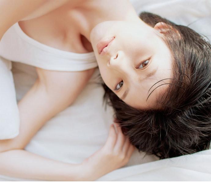 90后小女生清新小性感