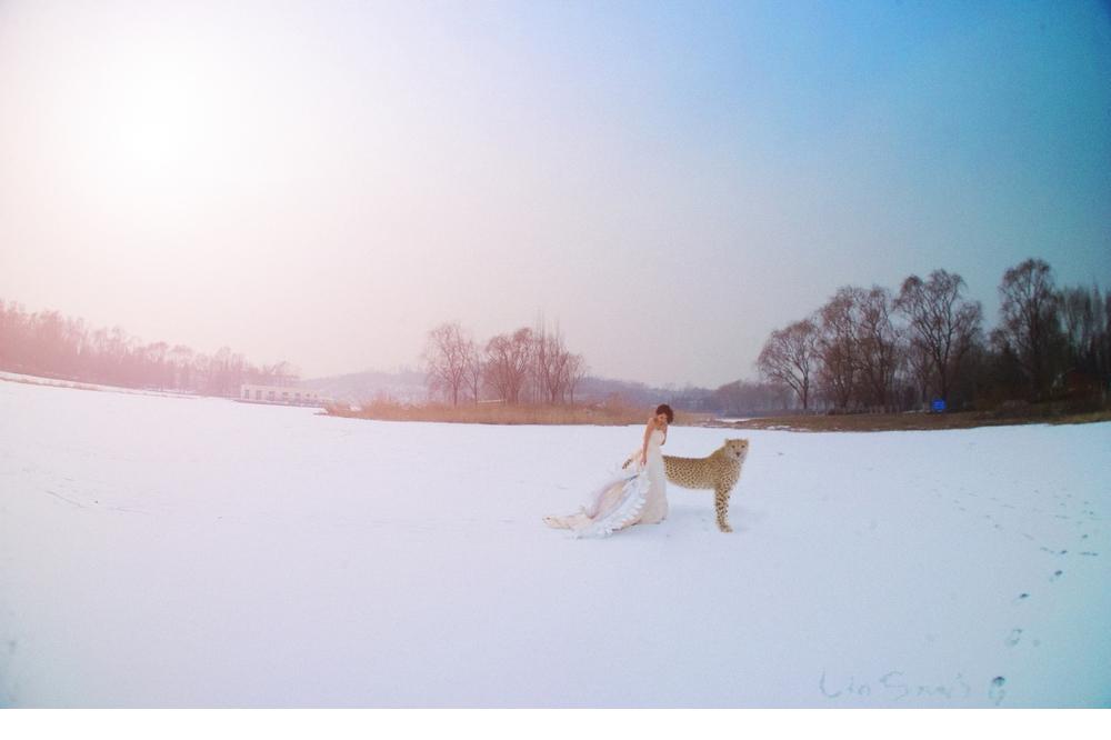 性感麻豆雪地白色婚纱写真