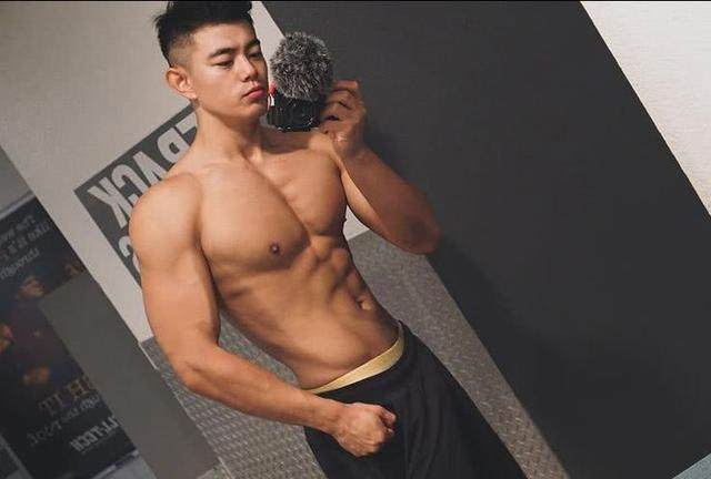 中国性感肌肉男模帅哥室内诱人艺术写真图片