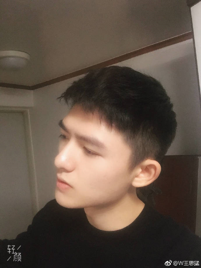 极品男神小鲜肉王思猛自拍照图片