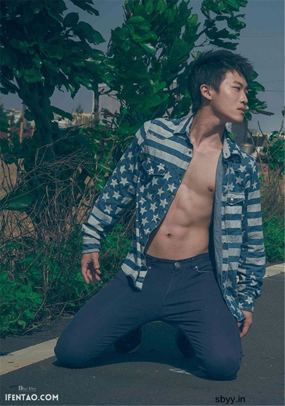 90后小鲜肉帅哥户外性感迷人摄影写真照片欣赏