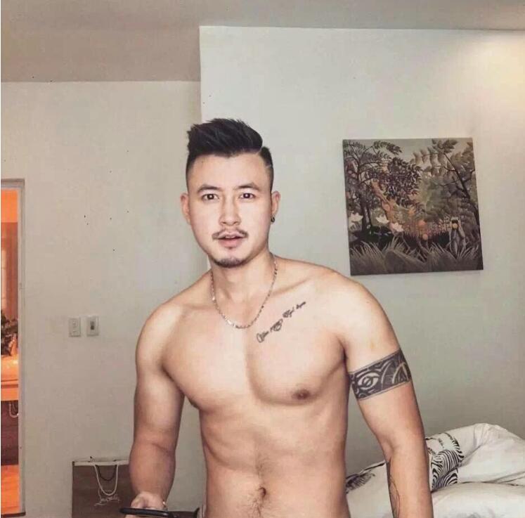 性感肌肉纹身中国帅哥照片