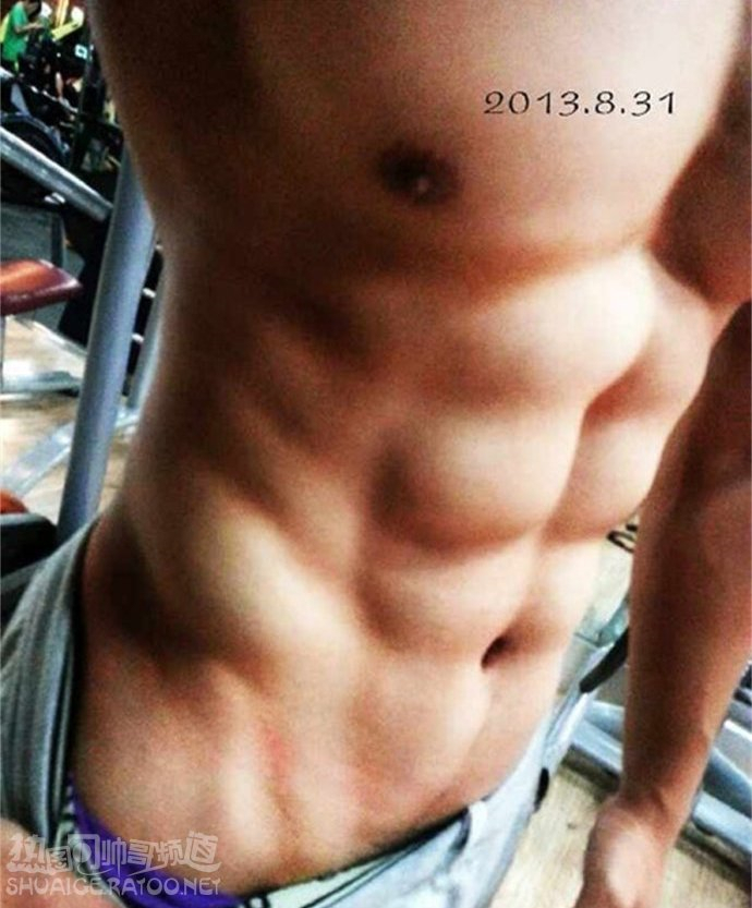 欧美肌肉帅哥 9张欧美帅哥秀肌肉写真图片