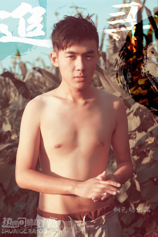 中国男模裸上半身艺术写真图片6张