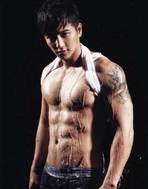 中国男模杨奇煜胸肌艺术图片