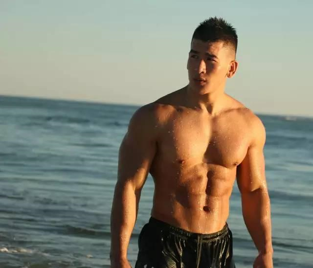 身材超好的亚洲肌肉男帅哥图片