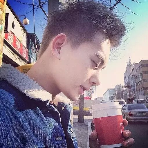 阳光帅哥生活照图片