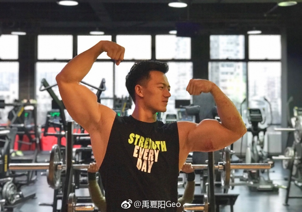 健身教练禹夏阳肌肉写真照片