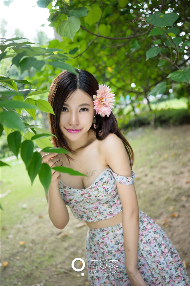 清纯美女绮里嘉写真组图 碎花裙清纯写真惹人怜爱