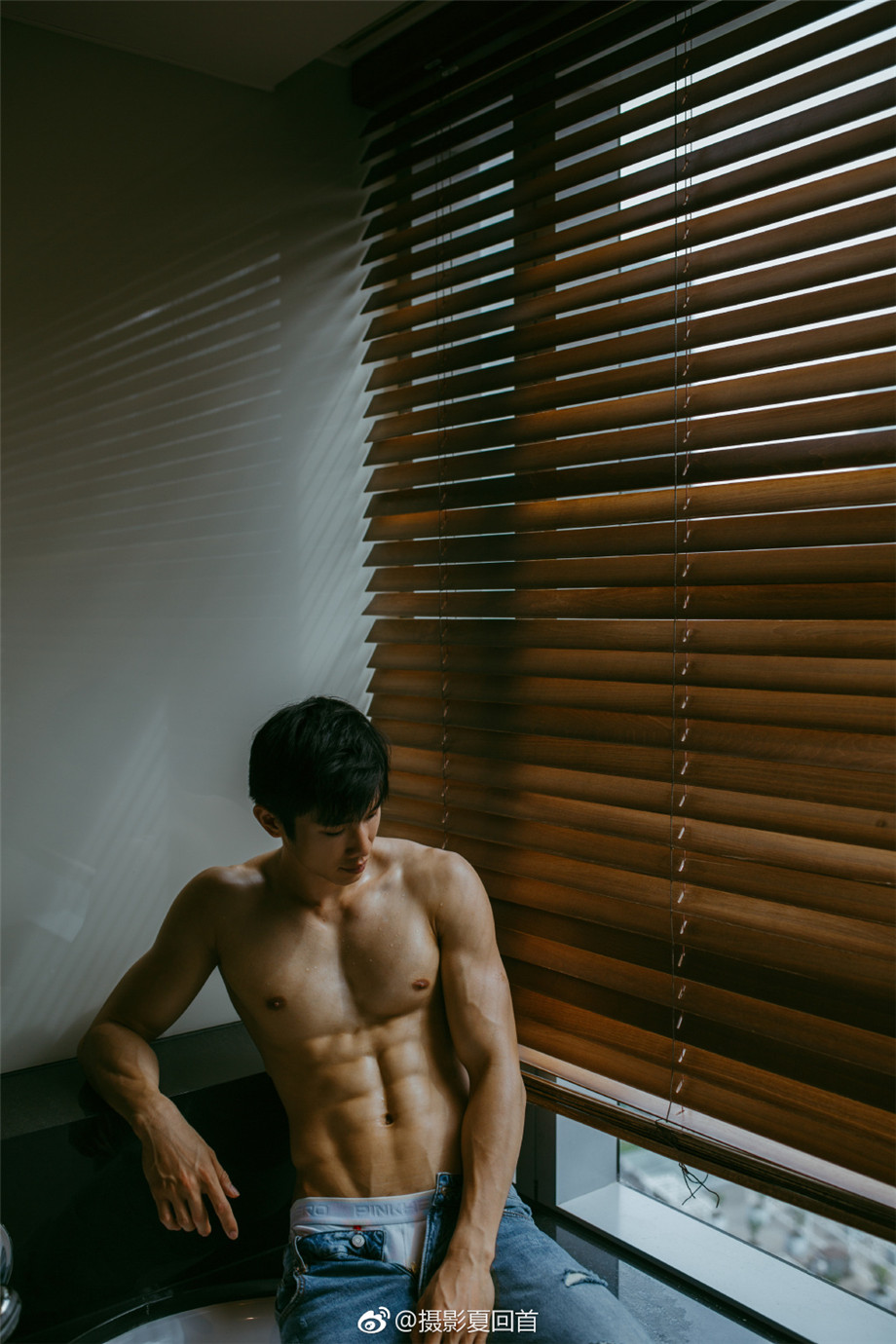 性感帅哥浴室肌肉艺术图片