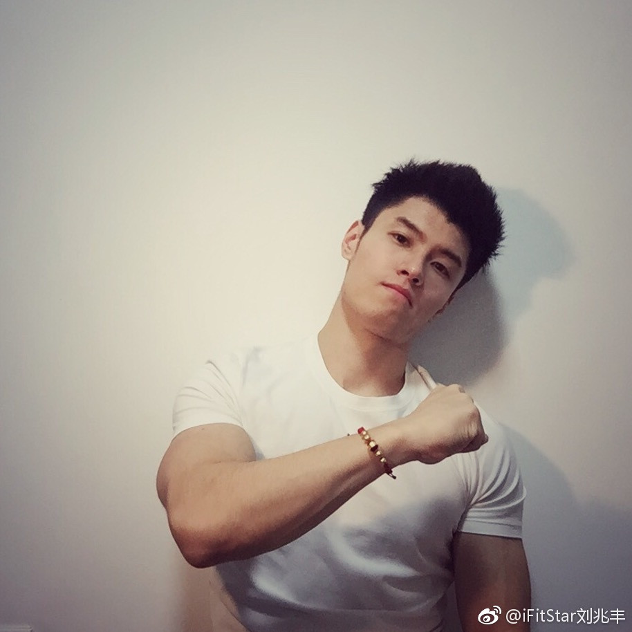中国肌肉帅哥星教练刘兆丰生活照图片