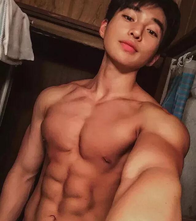 日本肌肉男帅哥图片