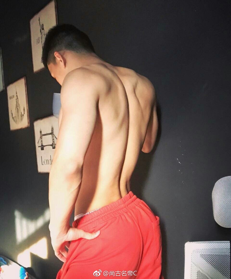性感中国肌肉短裤帅哥照片