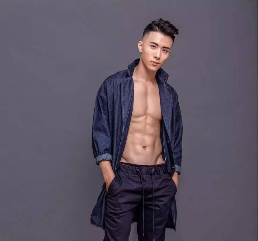 小鲜肉体校帅哥艺术写真图片