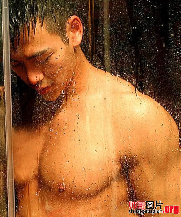 极品肌肉帅哥浴室裸上半身诱人写真照片欣赏