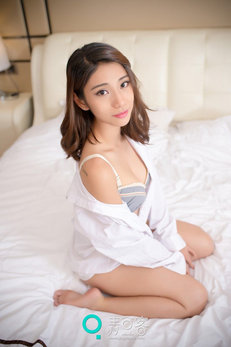 Lee小棠白衬衫私房写真 衬衫美女写真图片