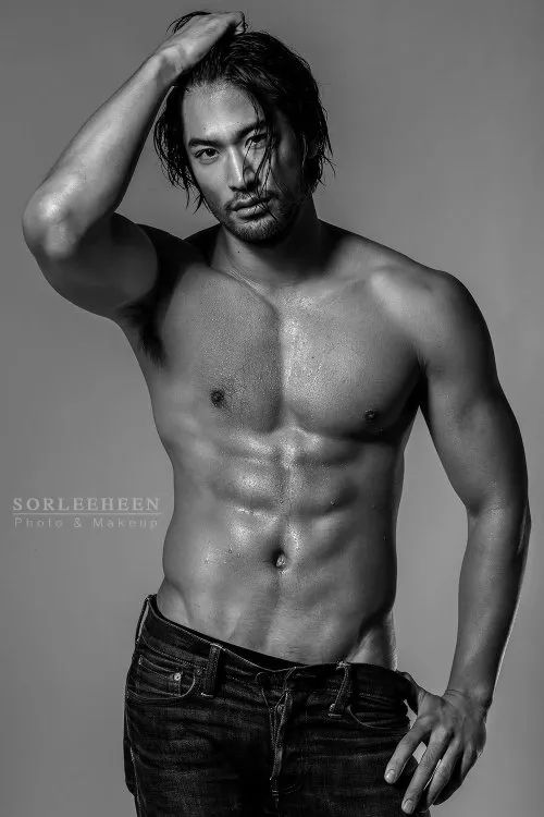 日本男模中村拓耶帅哥性感照艺术写真图片