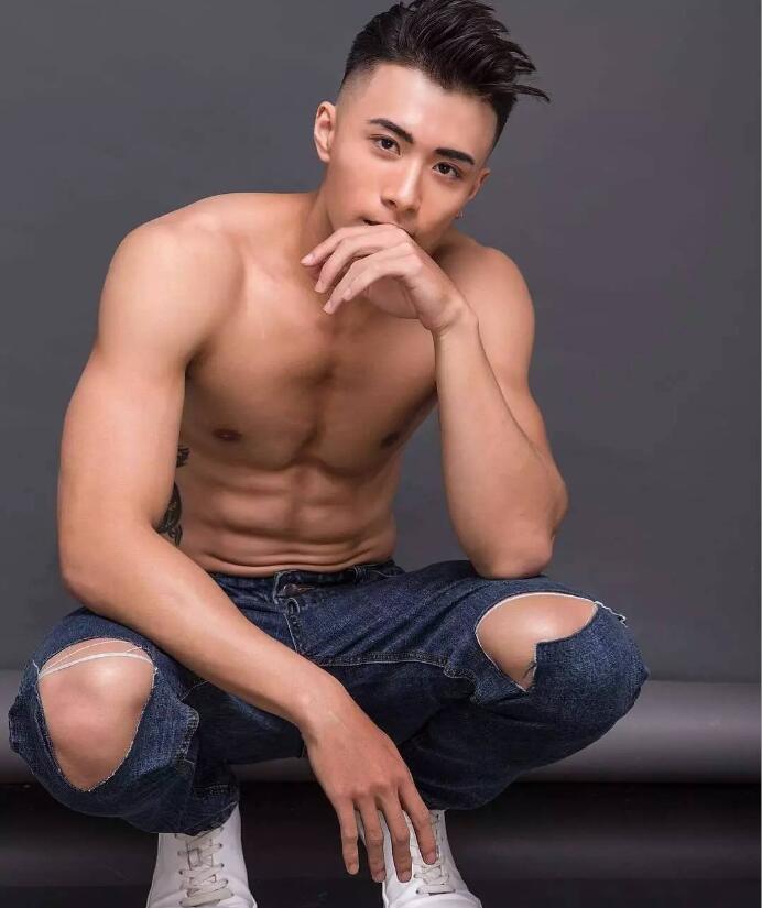 小鲜肉体校帅哥艺术写真图片