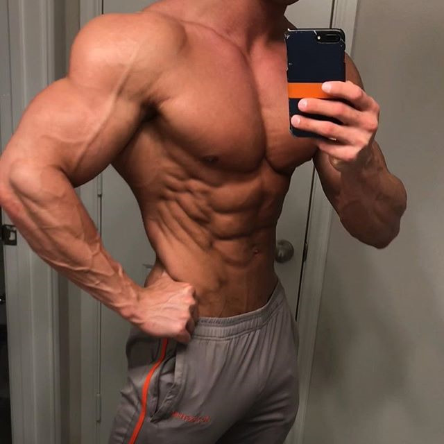 欧美肌肉型男Logan Franklin性感肌肉写真大片