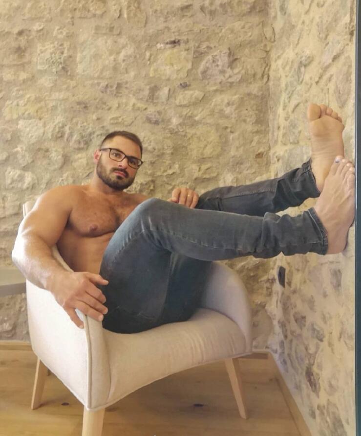 欧美型男胡子帅哥照片
