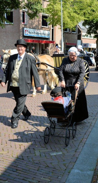 荷兰传统的婴儿车图片(9张)