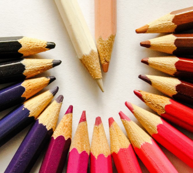 多种颜色的彩色铅笔图片(13张)
