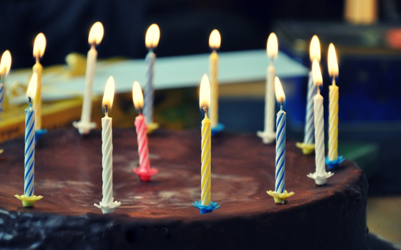 五颜六色的生日蜡烛图片(6张)