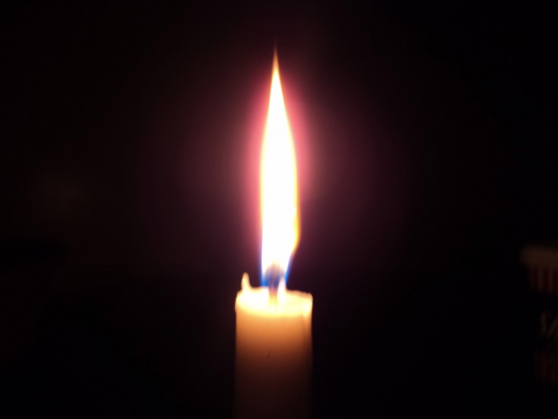 点燃的蜡烛图片(9张)