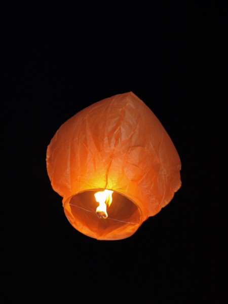 夜空中孔明灯图片(12张)