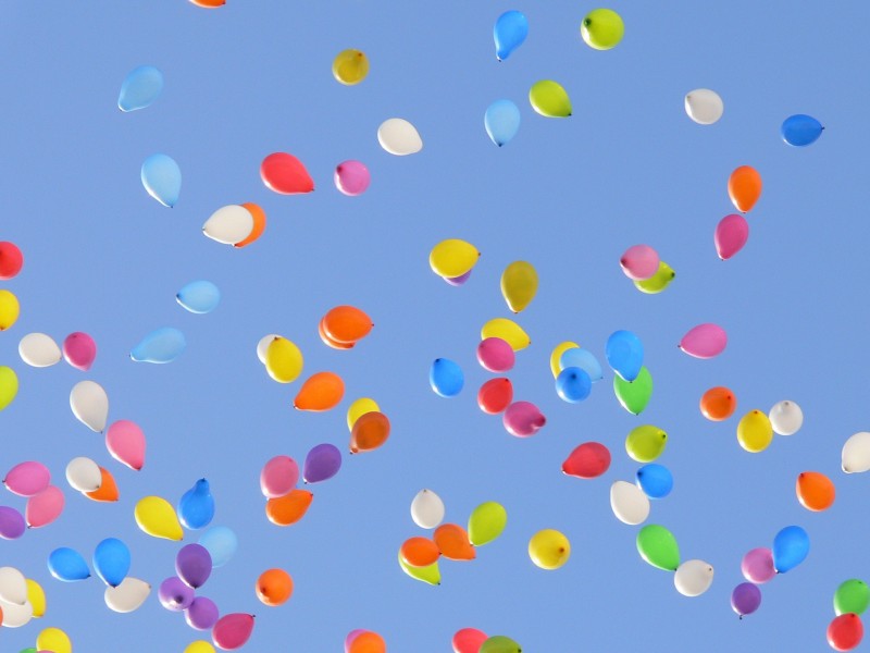 在空中飘荡的气球图片(12张)