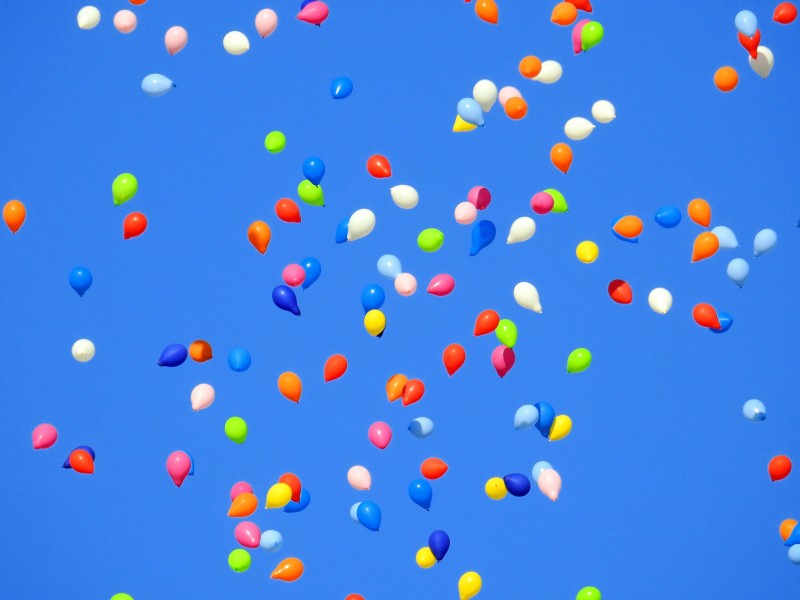 在空中飘荡的气球图片(12张)