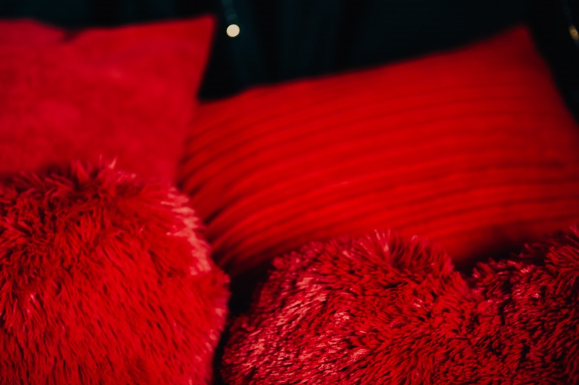 浪漫的红色床单图片(10张)