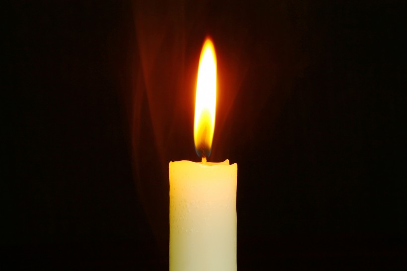 教堂燃烧的蜡烛图片(10张)