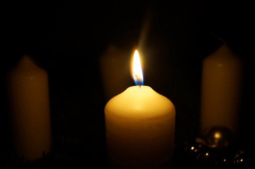 教堂燃烧的蜡烛图片(10张)