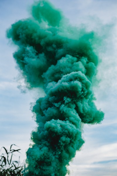 绿色的烟雾弹图片(10张)