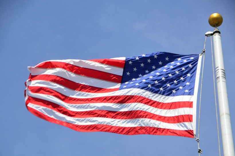 随风飘扬的美国国旗图片(14张)