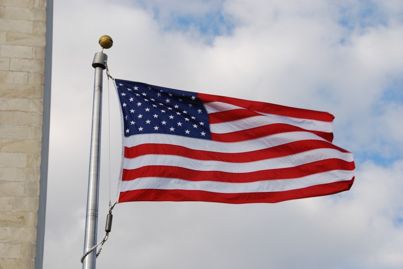 随风飘扬的美国国旗图片(15张)