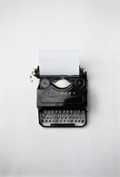 旧式打字机和配件图片(3张)