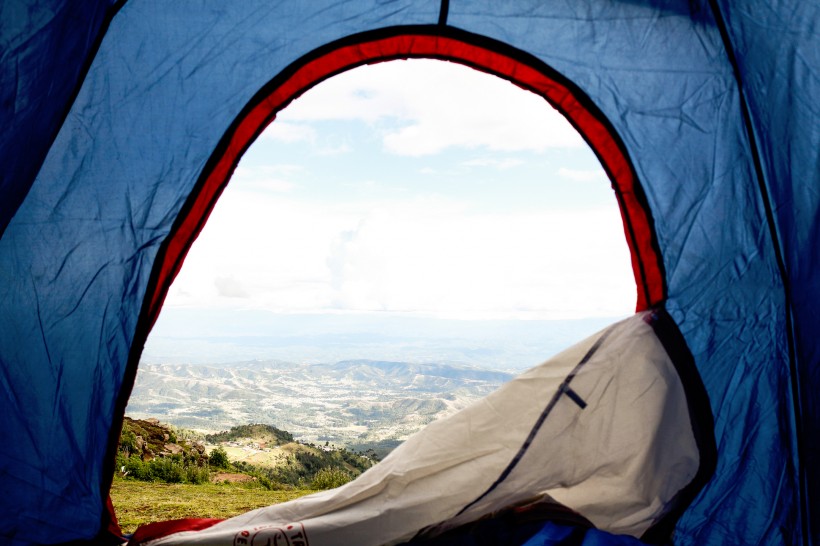 野外搭建的帐篷图片(12张)