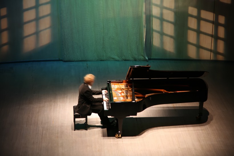 优雅的钢琴展示图片(15张)
