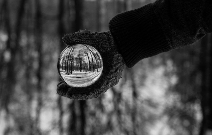 圆形透明玻璃球图片(12张)