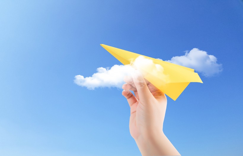 伴随童年梦想的纸飞机图片(10张)